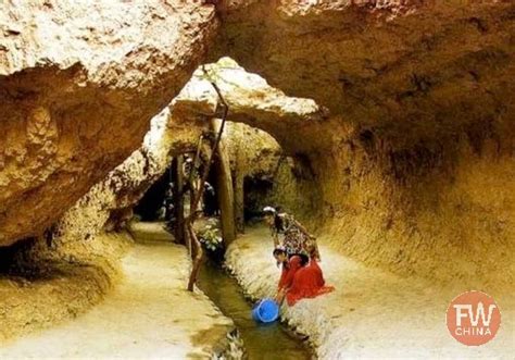  Der Karez-Brunnen von Turpan: Eine historische Oase der Ingenieurskunst und erfrischendes Wunder!