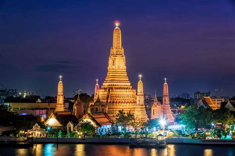  Der Wat Arun: Ein glitzerndes Meisterwerk am Chao Phraya-Ufer!