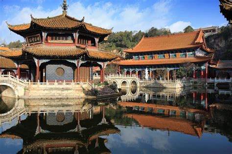 Der Yuantong Tempel: Ein mystisches Juwel mit uralter Geschichte und beeindruckender Architektur!