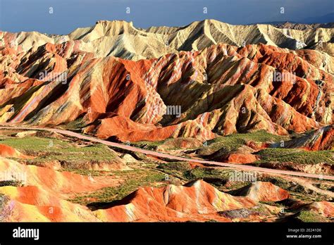 Die bunten Berge von Zhangye – Ein Kaleidoskop der Natur!