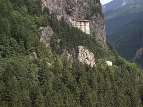 Die Sümela-Kloster: Ein faszinierendes Meisterwerk byzantinischer Architektur hoch oben in den Bergen!