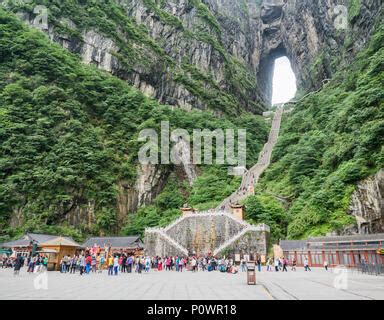  Die Tianmen-Höhle: Eine Reise durch mystische Unterwelten!