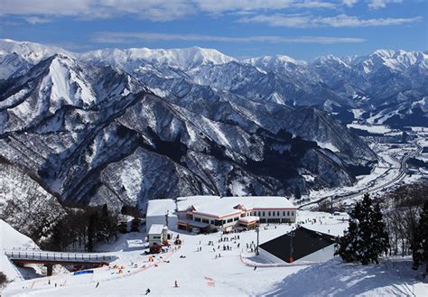 ガーラ湯沢 新幹線 パック 宿泊 ～雪と温泉の融合が生む新たな旅の形～