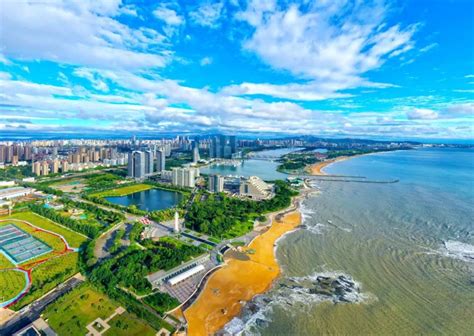  Wanpingkou Strand: Der ultimative Ort für Sonnenbaden und erfrischendes Meerwasser!